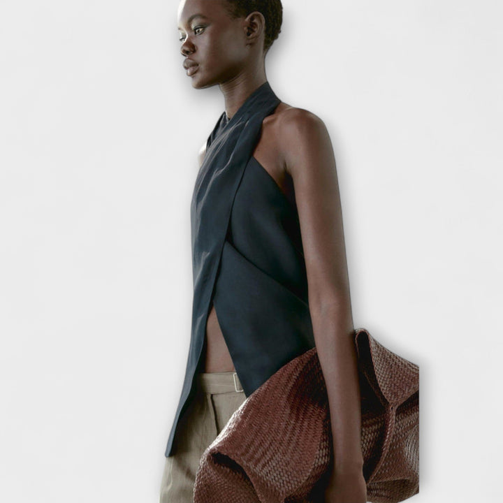 Leah - Modrý top na zavazování za krk s výřezem na zádech