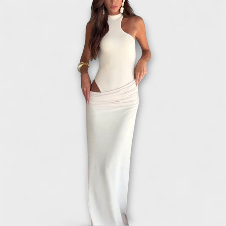 Minna - Svůdné bezramenné šaty s výřezem