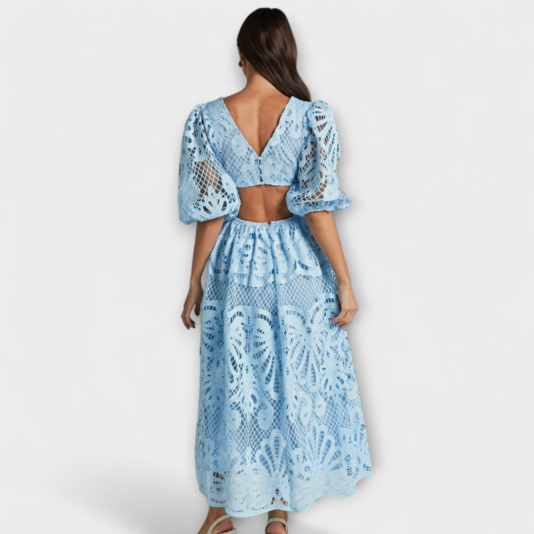 Elegantní šaty s jemnými detaily